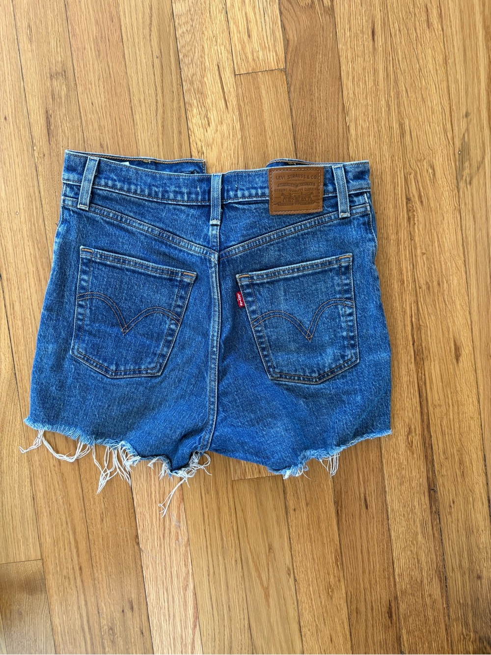 Levi’s Riches Shorts - Picture 3 of 3